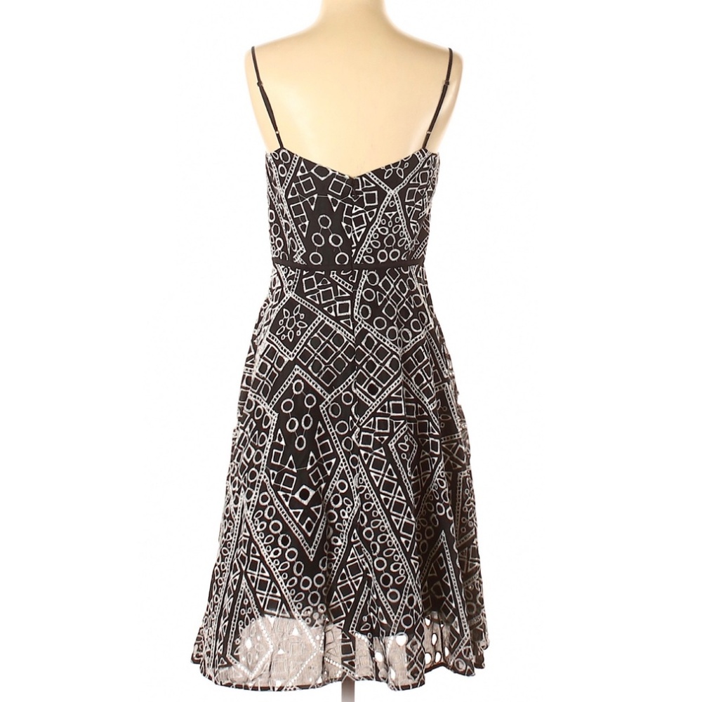 NWT BANANA REPUBLIC Embroidered Geo Lace Dress - Picture 4 of 8
